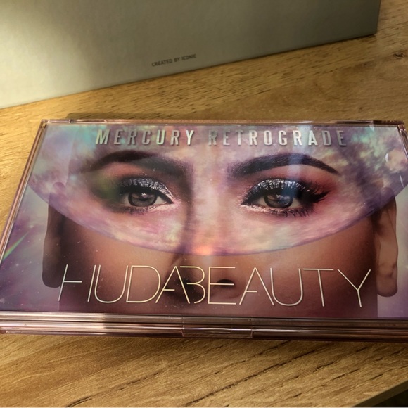 Huda Beauty mercury retrograde Palette - Picture 1 of 3